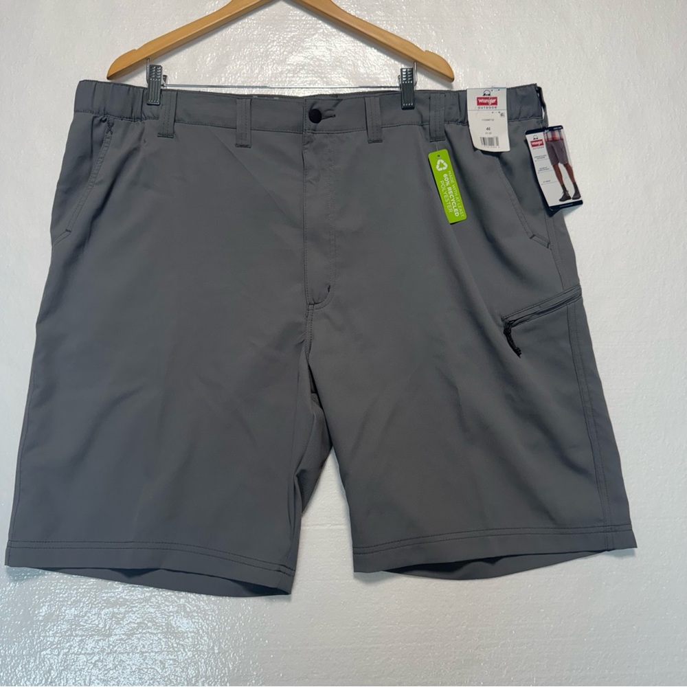 NWT Men's Wrangler Outdoor Cargo Shorts